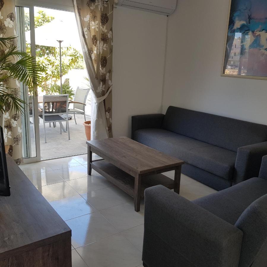 Peaceful Townhouse With Private Pool Near The Sea Apartment Paphos Luaran gambar
