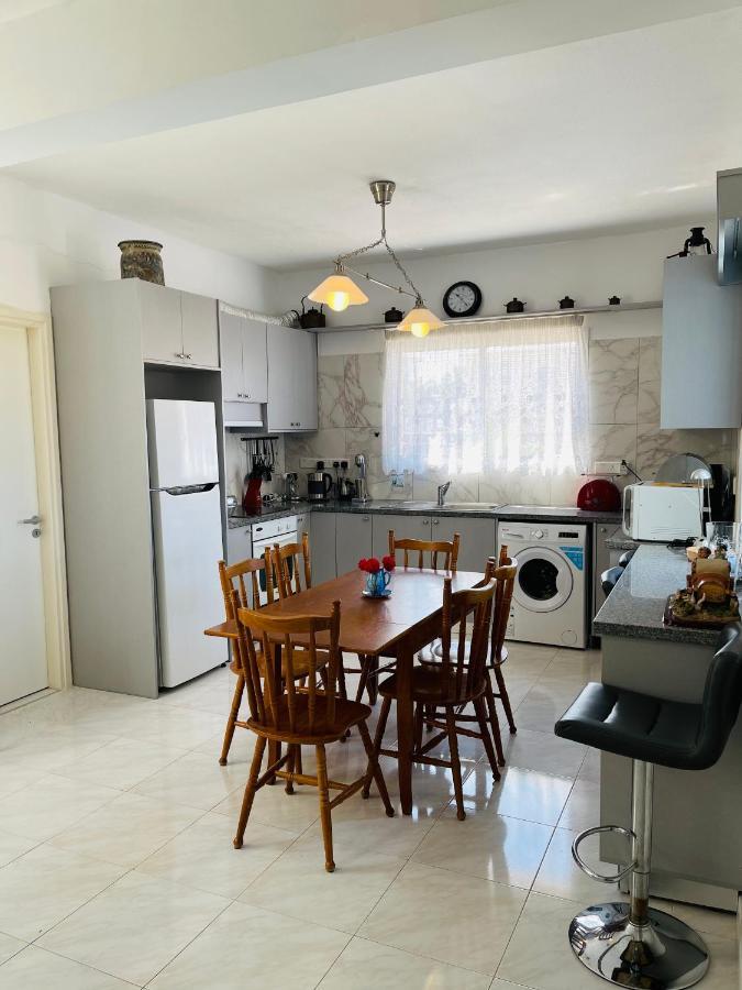 Peaceful Townhouse With Private Pool Near The Sea Apartment Paphos Luaran gambar