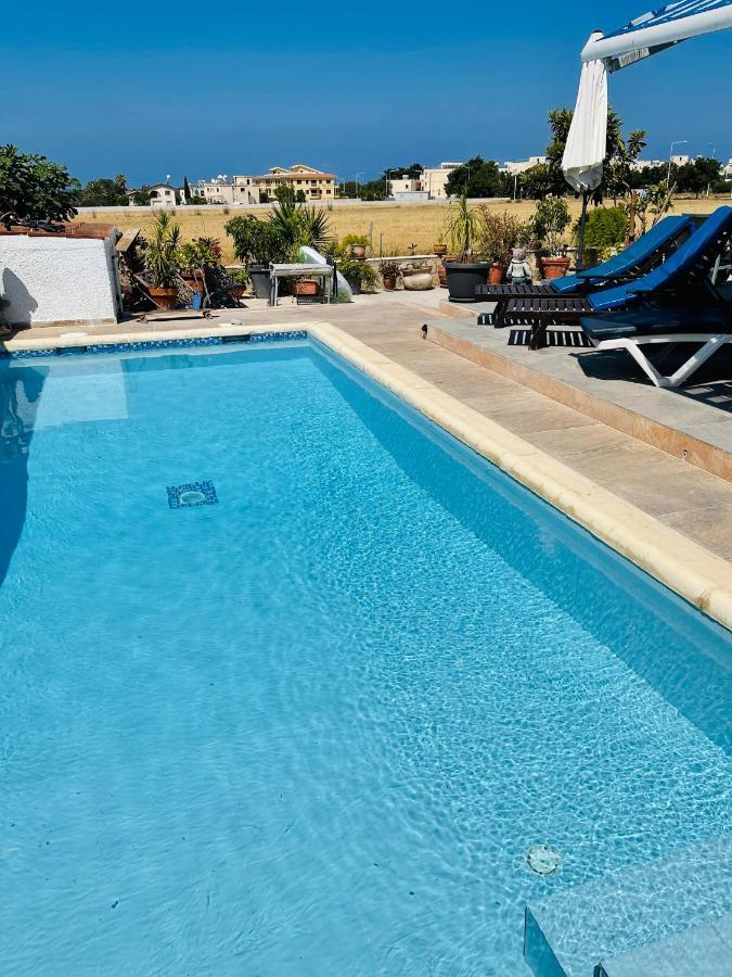 Peaceful Townhouse With Private Pool Near The Sea Apartment Paphos Luaran gambar
