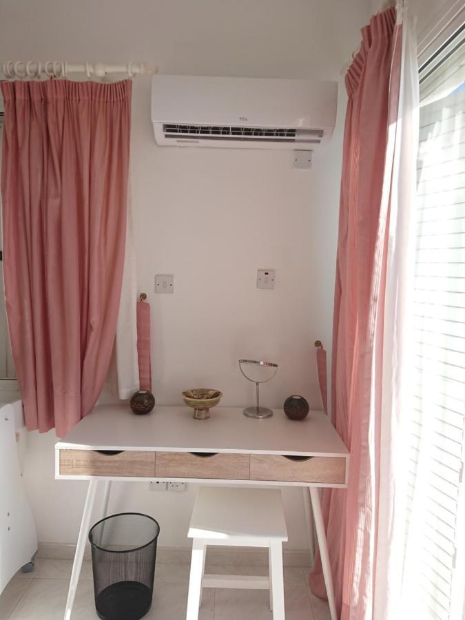 Peaceful Townhouse With Private Pool Near The Sea Apartment Paphos Luaran gambar