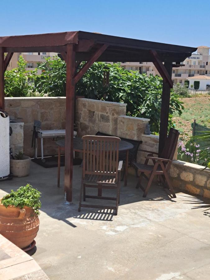 Peaceful Townhouse With Private Pool Near The Sea Apartment Paphos Luaran gambar